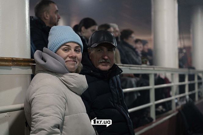 зрители концерт сцена зал ДМиС