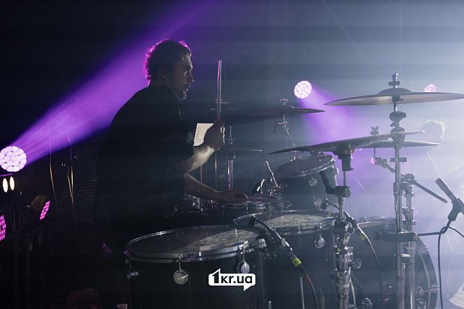 барабанщик концерт музыка