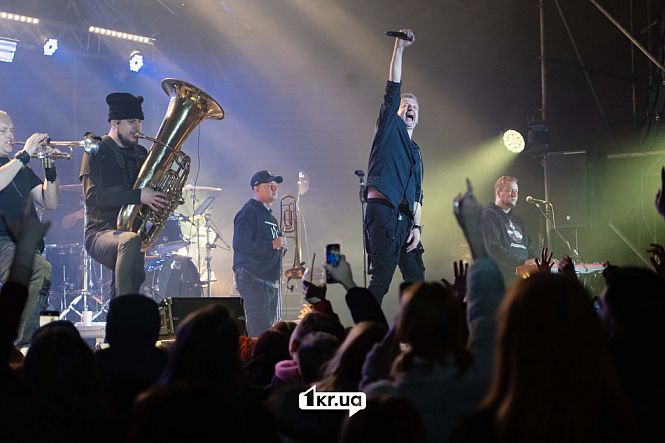 группа выступление сцена зрители  «Жадан и собаки»