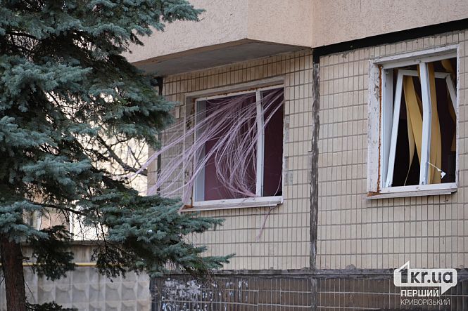 выбитые рамы и окна в результате утреннего удара