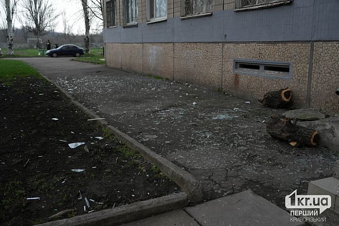 выбитые окна от взрывной волны