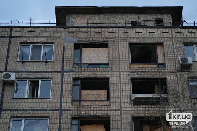 выбитые окна в общежитии