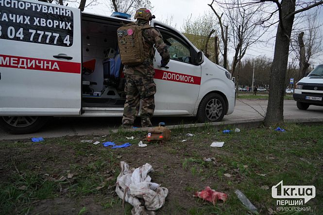 работа парамедиков на месте удара