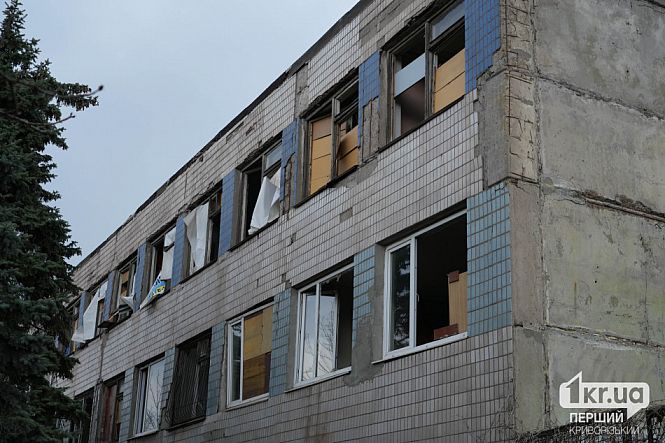 выбитые окна в здании предприятия