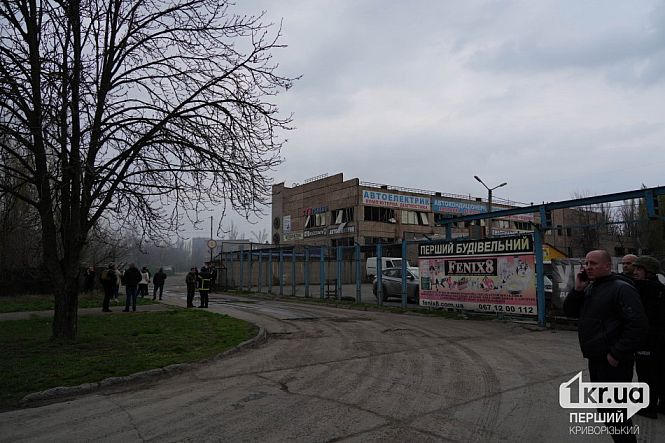 поврежденный цех от российской ракеты