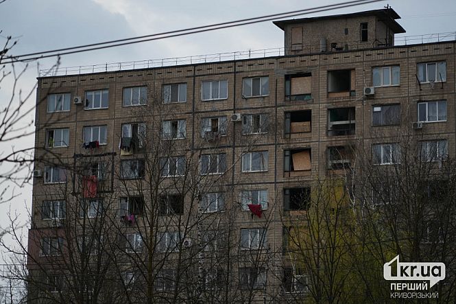 выбитые окна в общежитии в результате удара