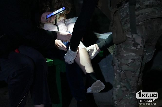 медики надають допомогу постраждалим кривий ріг