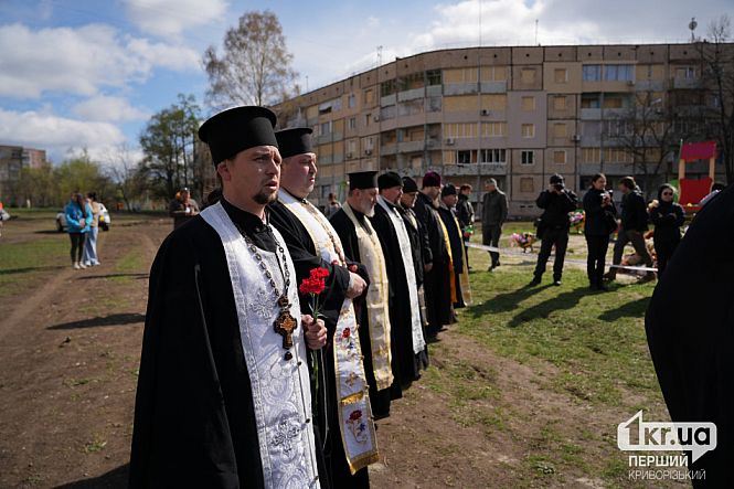 представители криворожских церквей на панихиде молитва