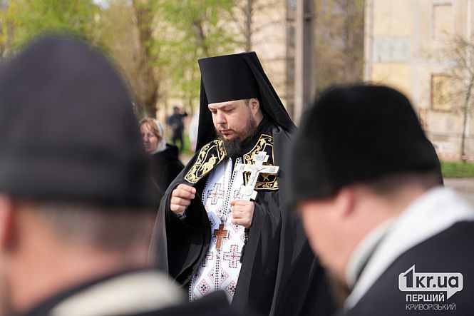 попы криворожских церквей воспевают погибших кривой рог