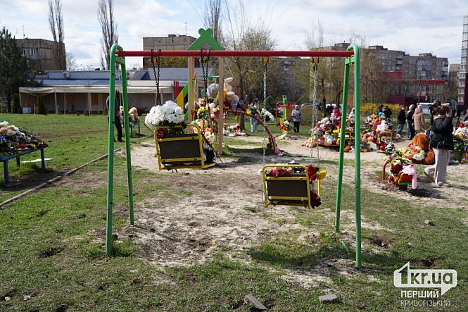 горожане чтят память погибших игрушками