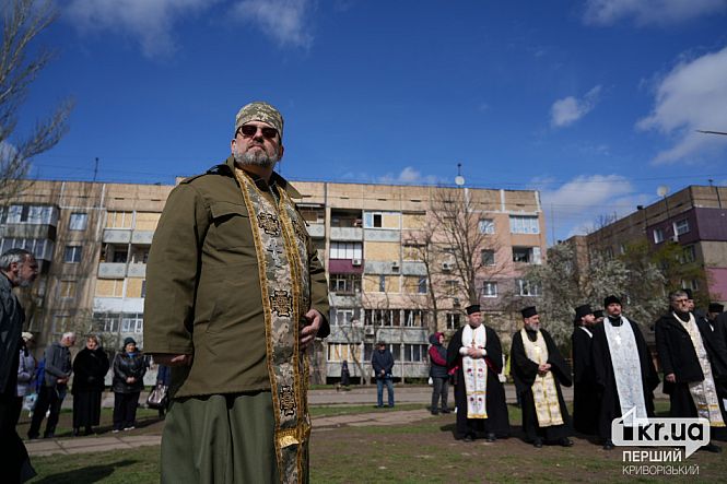представители Православной церкви Украины молятся за погибших панахида