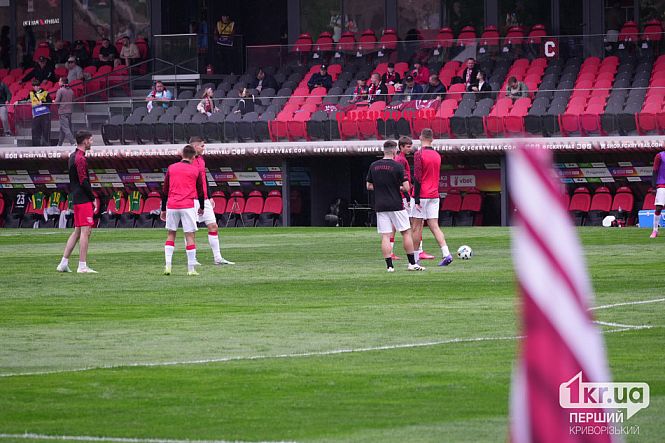 игроки проводят разминку перед игрой