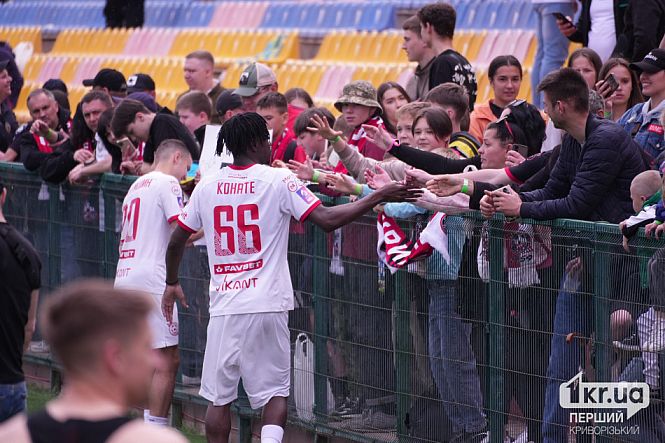 автографы для фанатов от игрока кривбасса