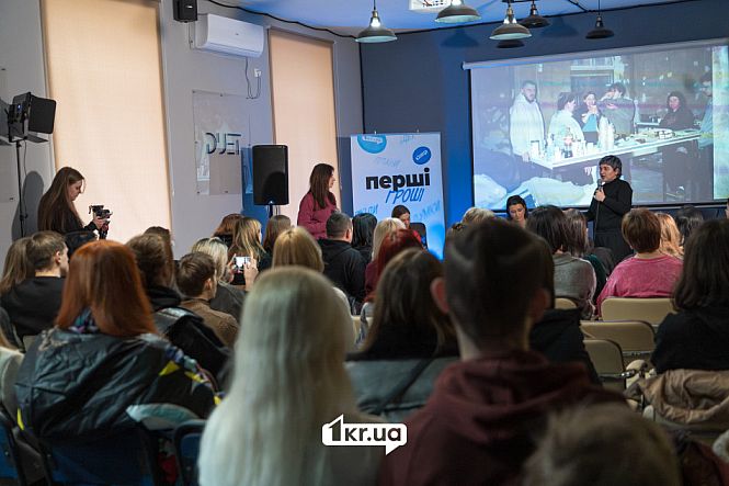 зрители спикерка первые деньги 1kr.ua