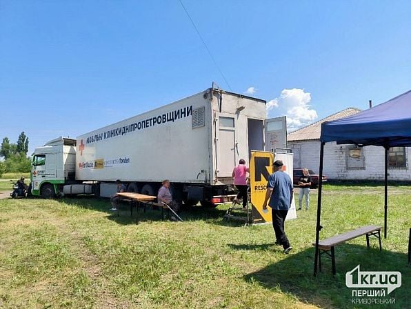 Мобильная клиника во время приема пациентов в населенном пункте Криворожского района