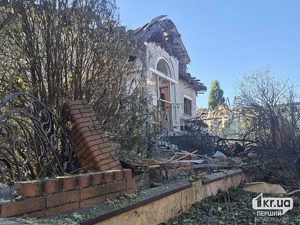 Зруйнований будинок поблизу епіцентру російського удару по Кривому Рогу 10 вересня