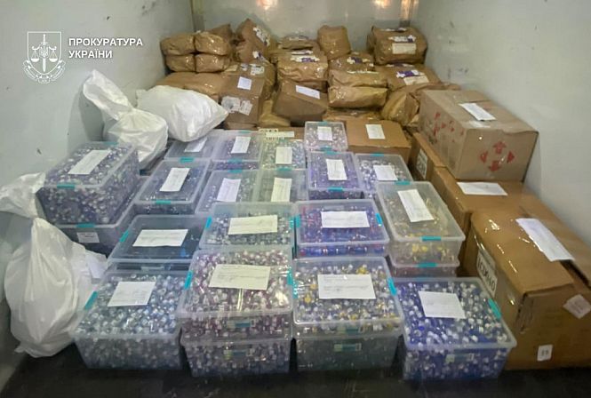Изъятые во время обысков препараты и посылки