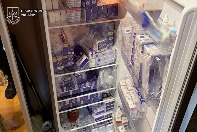 Препараты Biopatid и другая продукция в холодильнике