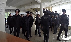 В Кривом Роге в горсовет не пускали граждан | 1kr.ua