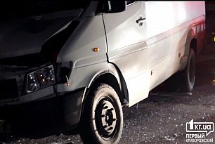 В Кривом Роге девятка столкнулась с маршрутным такси.| 1kr.ua