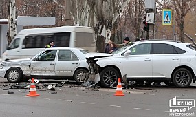 В Кривом Роге столкнулись Lexus и Mercedes | 1kr.ua