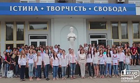 Студенты КПИ провели патриотический флешмоб | 1kr.ua