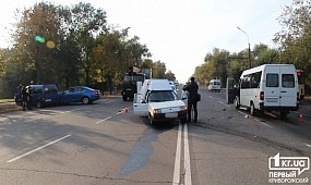 ДТП с пострадавшими в Кривом Роге. 4 легковушки и маршрутка |1kr.ua
