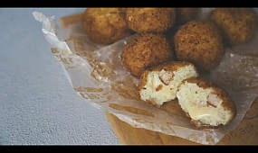 Картофельные шарики с сыром [Рецепты Bon Appetit]