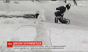 На більшості території сніжитиме: в Україні затримався атмосферний циклон