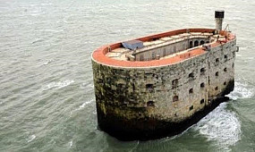 Загадочная крепость в Атлантическом океане