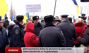 У Дніпропетровську активісти сваряться біля суду