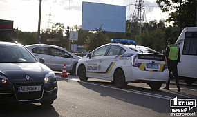 ДТП в Кривом Роге: Столкнулись электрокар и «копейка», пострадали три человека